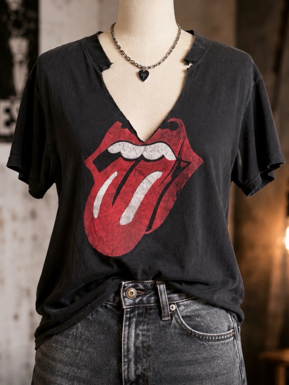 Rolling Stones Graphic Tee Black Red Tongue Logo Distressed Rock Grunge Y2K